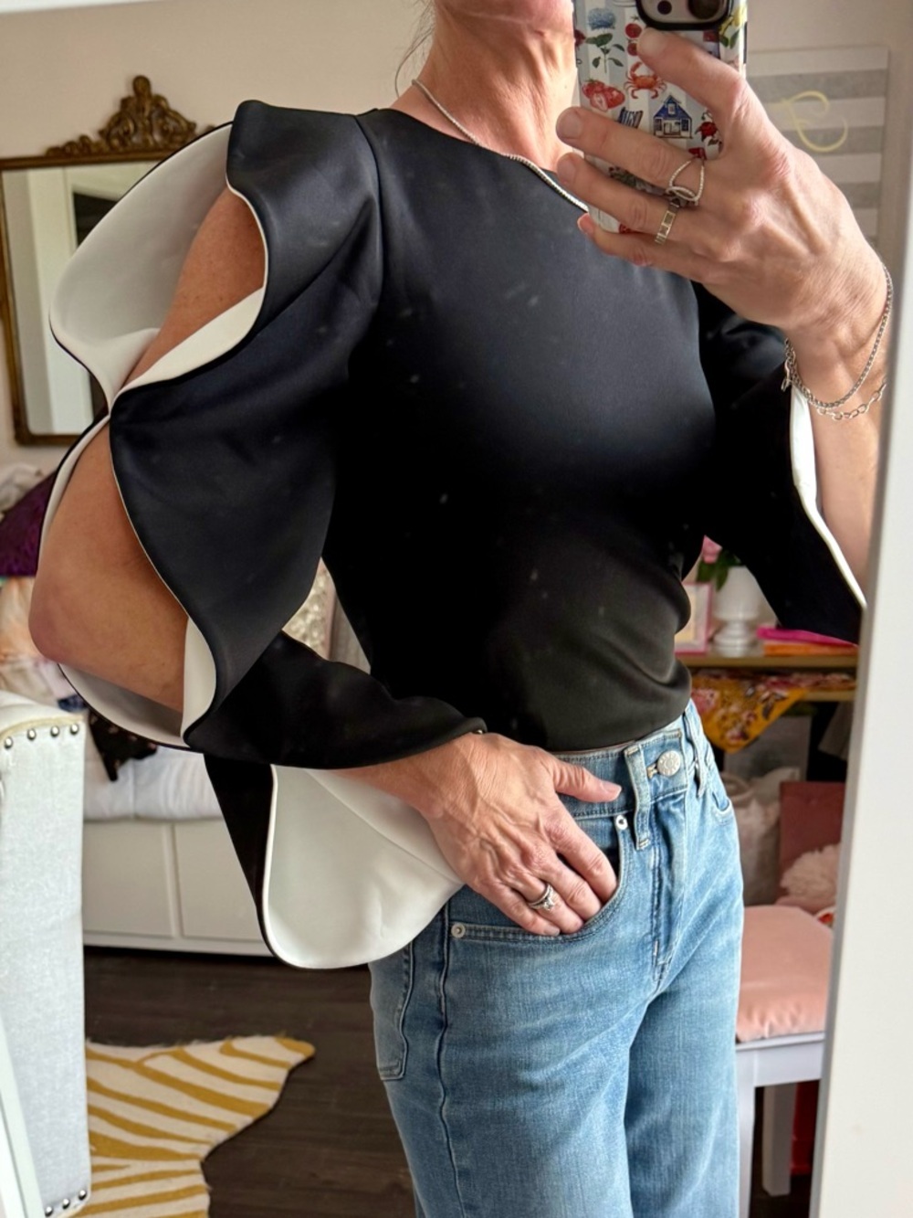 Alice + Olivia Ollie Ruffle Sleeve Crop Top Black with White Statement - Picture 3 of 12